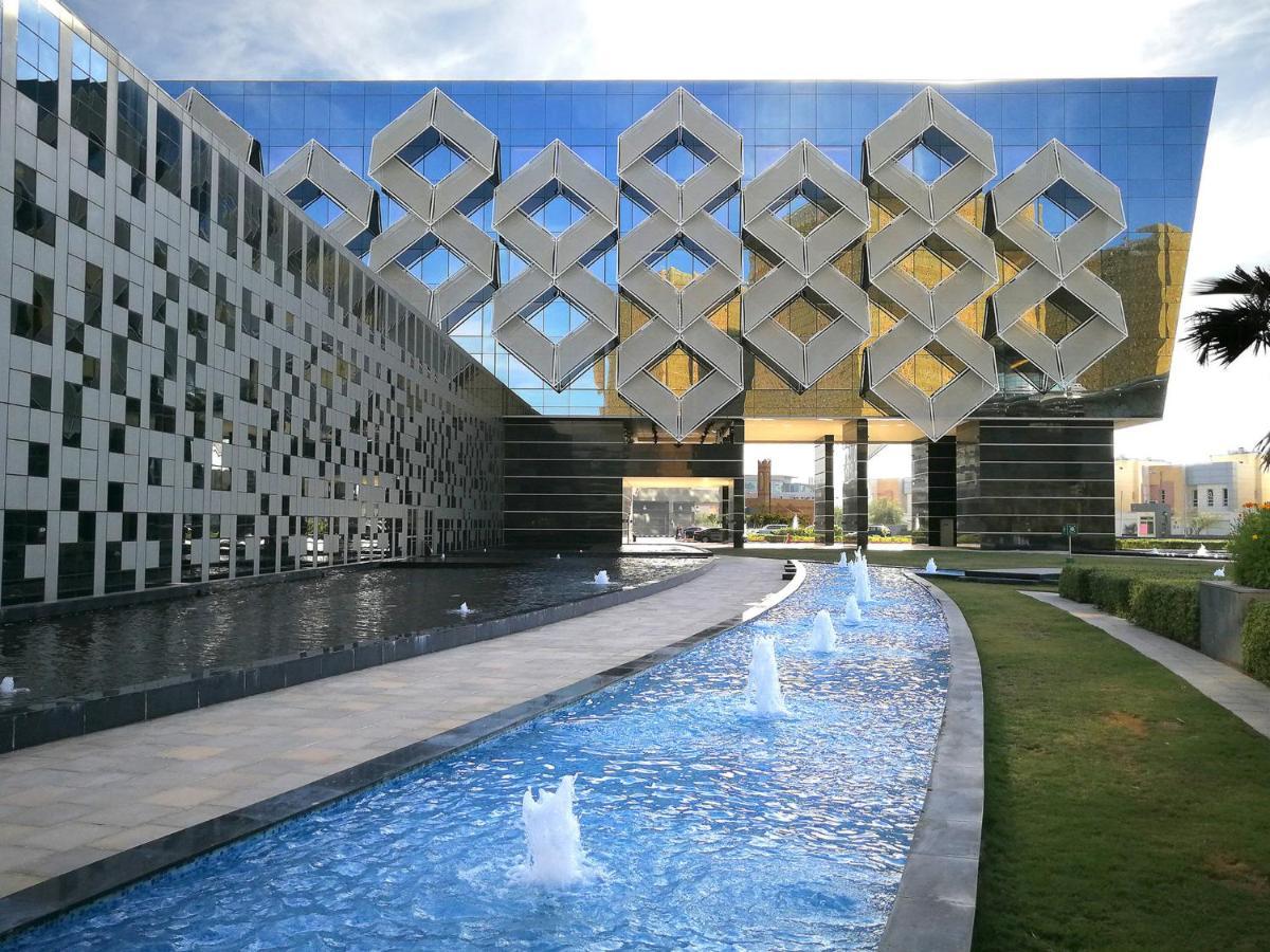 Crowne Plaza Riyadh - Rdc Hotel & Convention By Ihg מראה חיצוני תמונה The Sheikh Zayed House