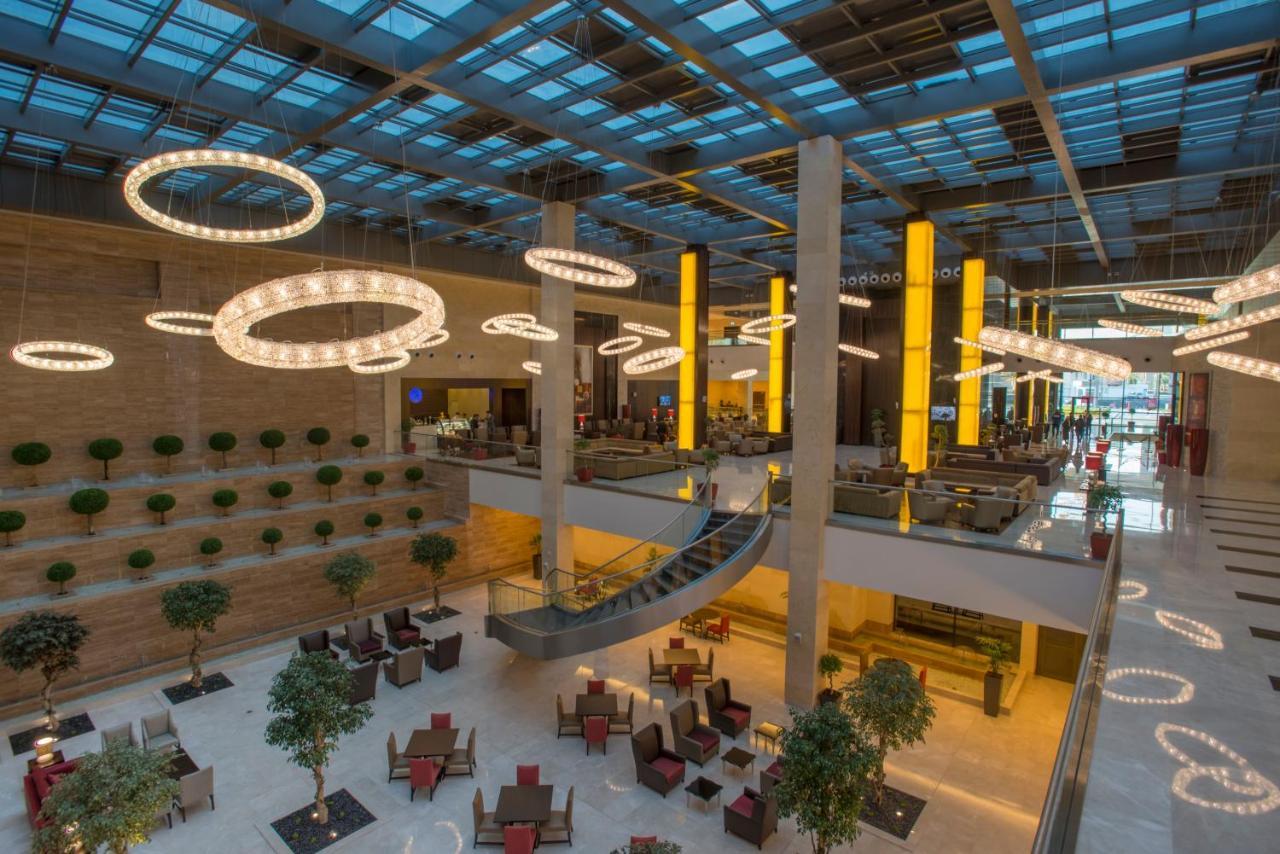 Crowne Plaza Riyadh - Rdc Hotel & Convention By Ihg מראה חיצוני תמונה The interior of the terminal