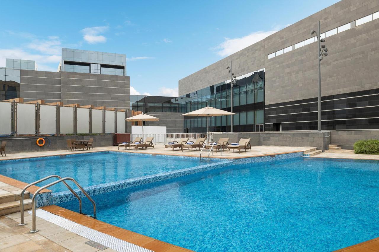 Crowne Plaza Riyadh - Rdc Hotel & Convention By Ihg מראה חיצוני תמונה The swimming pool at the hotel