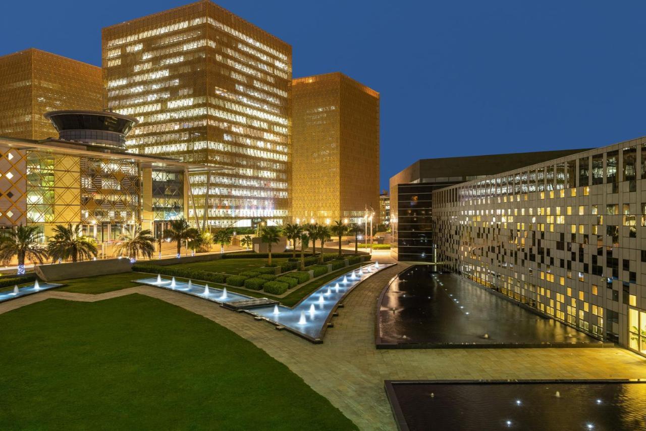 Crowne Plaza Riyadh - Rdc Hotel & Convention By Ihg מראה חיצוני תמונה The University of Pretoria's Faculty of Law