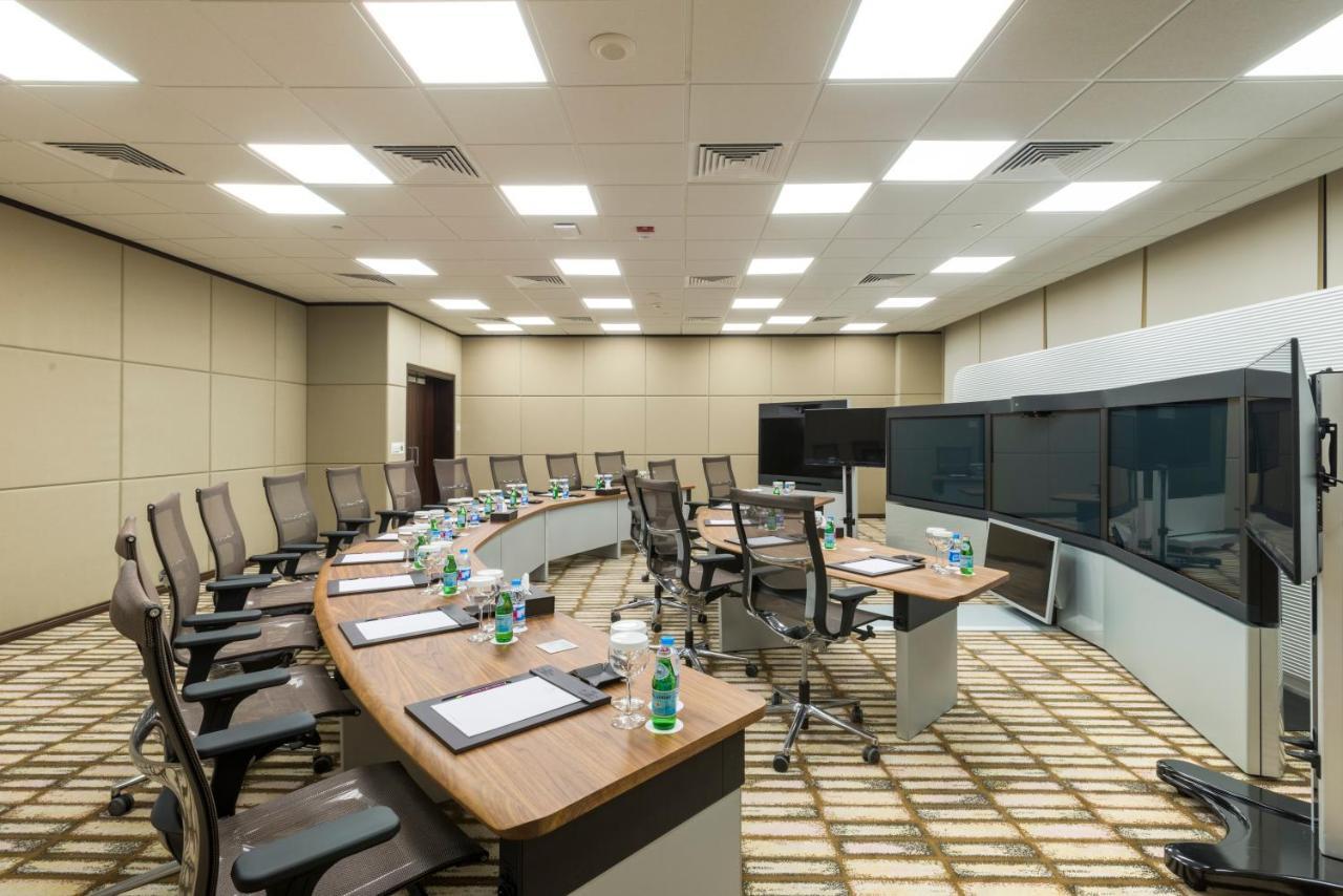 Crowne Plaza Riyadh - Rdc Hotel & Convention By Ihg מראה חיצוני תמונה Meeting room