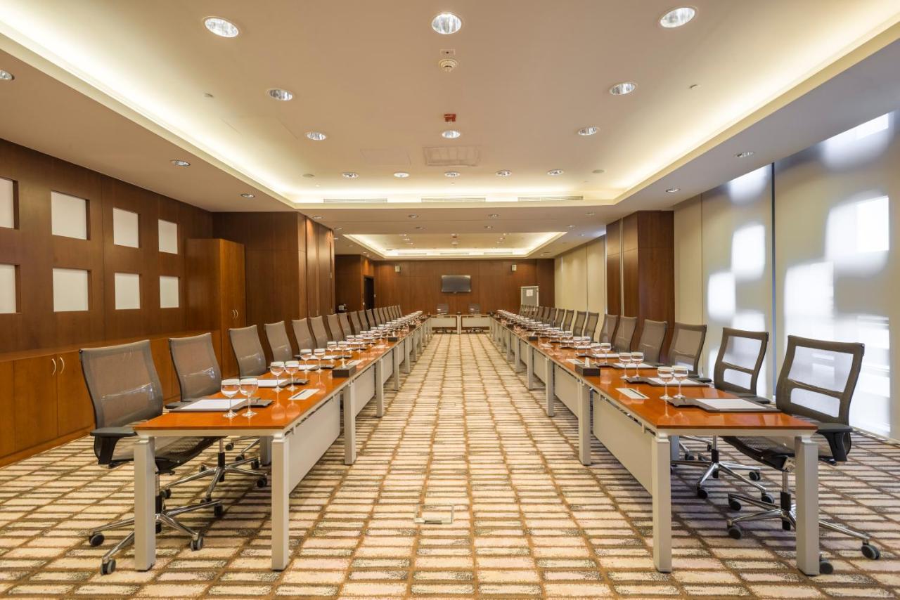 Crowne Plaza Riyadh - Rdc Hotel & Convention By Ihg מראה חיצוני תמונה Meeting room