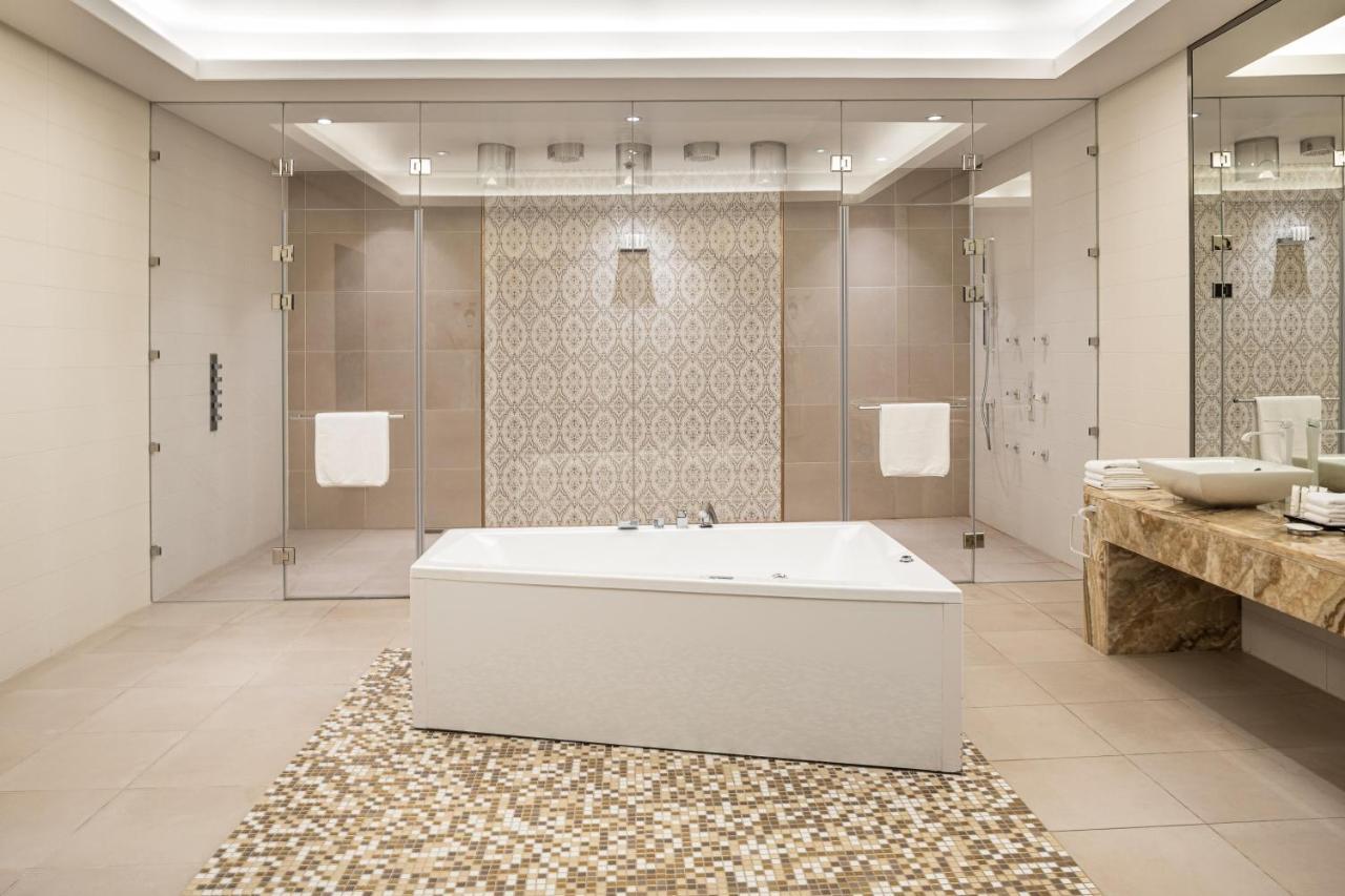 Crowne Plaza Riyadh - Rdc Hotel & Convention By Ihg מראה חיצוני תמונה Bathroom