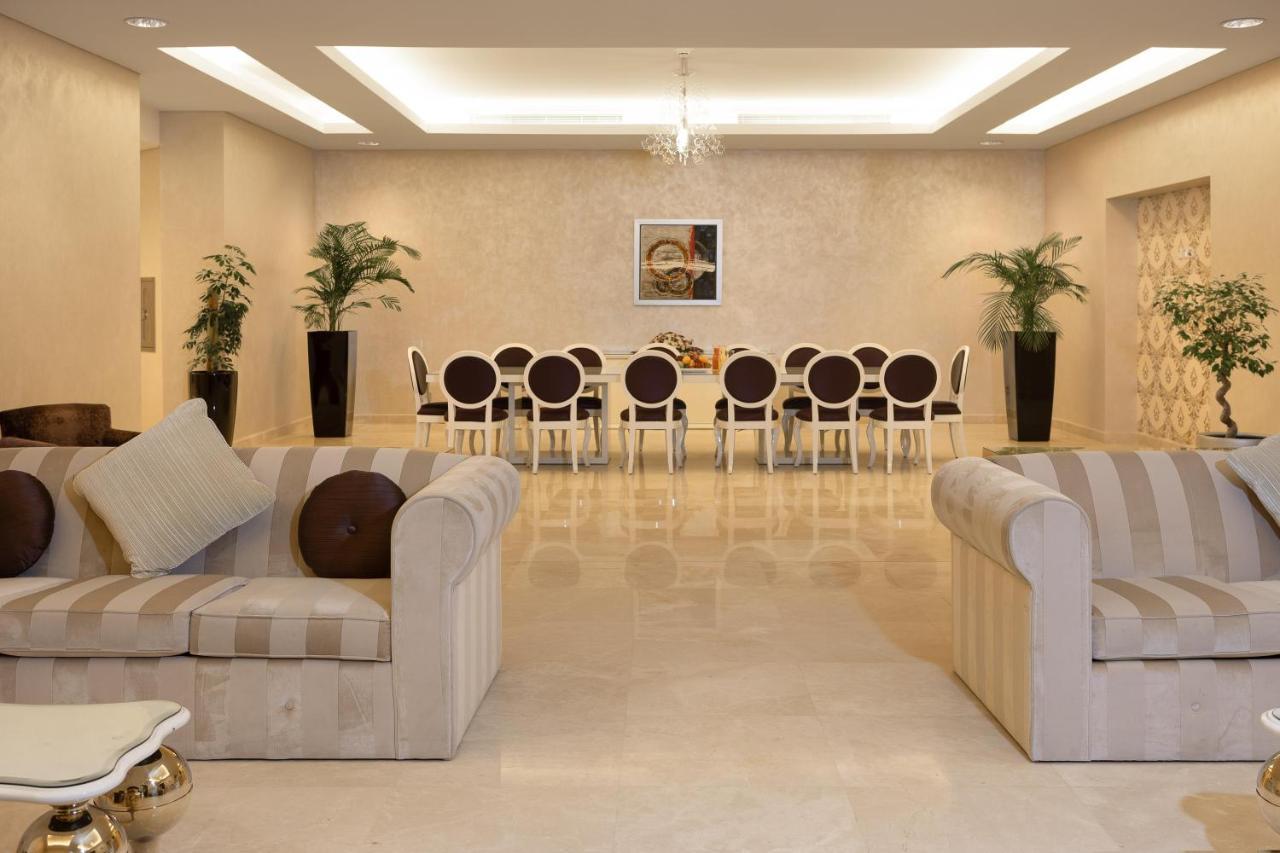 Crowne Plaza Riyadh - Rdc Hotel & Convention By Ihg מראה חיצוני תמונה The interior of the hotel