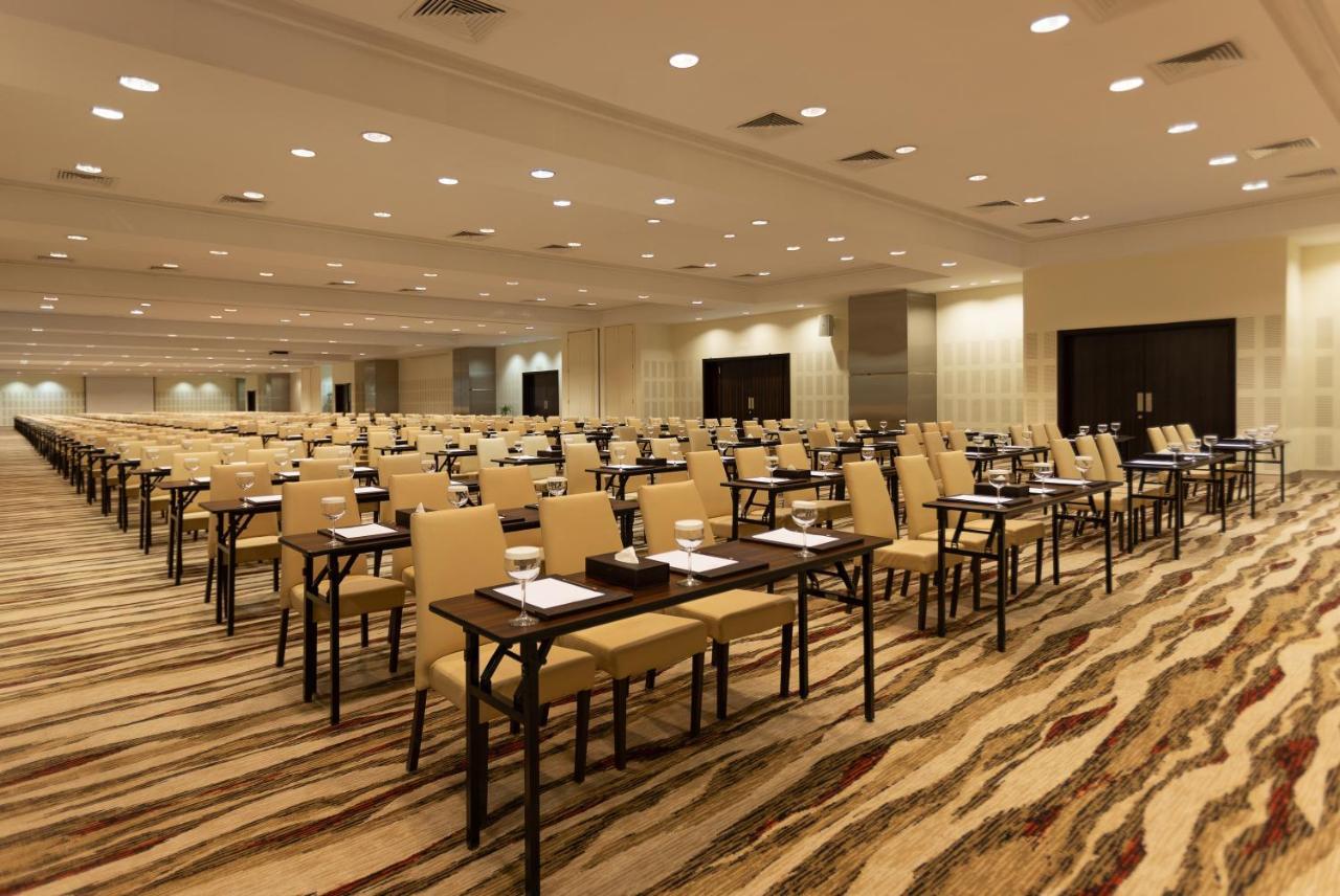 Crowne Plaza Riyadh - Rdc Hotel & Convention By Ihg מראה חיצוני תמונה The ballroom