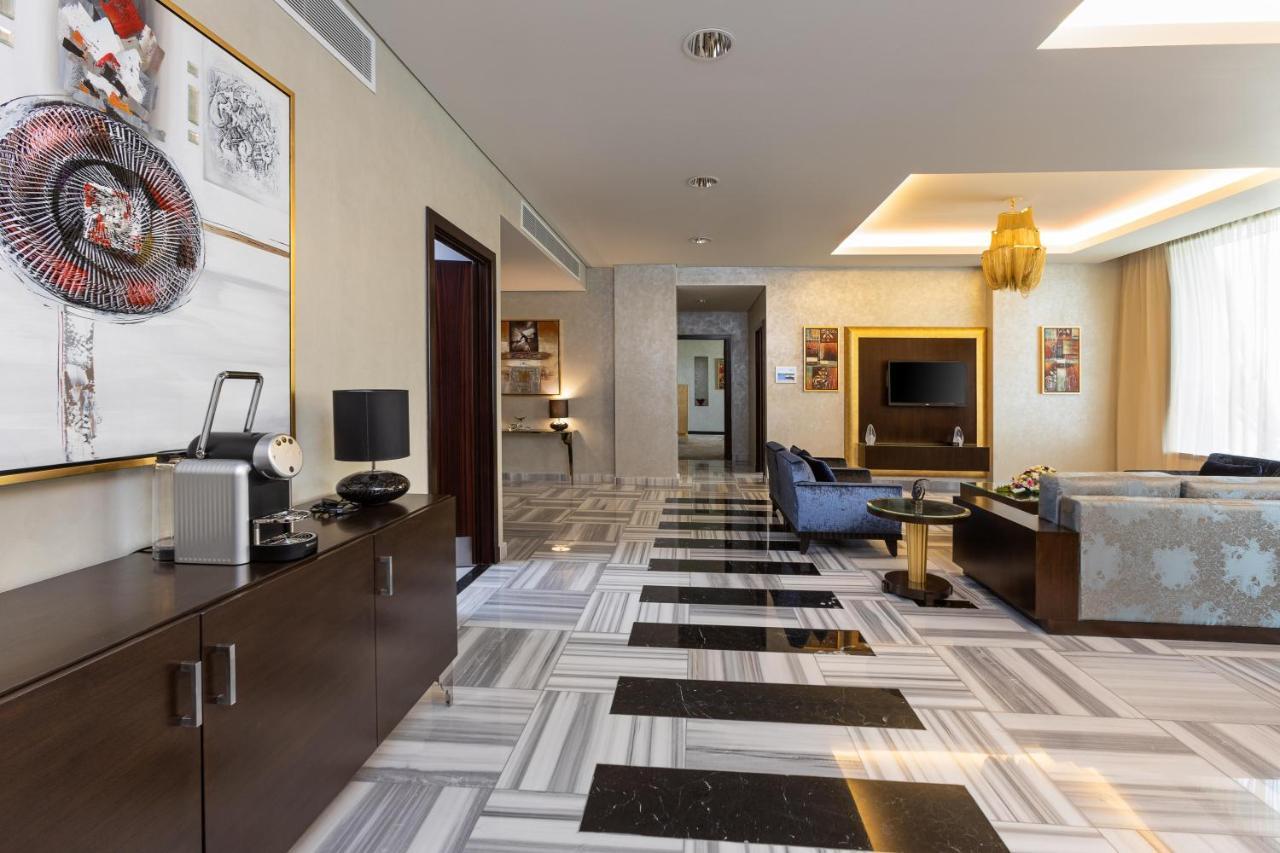 Crowne Plaza Riyadh - Rdc Hotel & Convention By Ihg מראה חיצוני תמונה A suite at the hotel