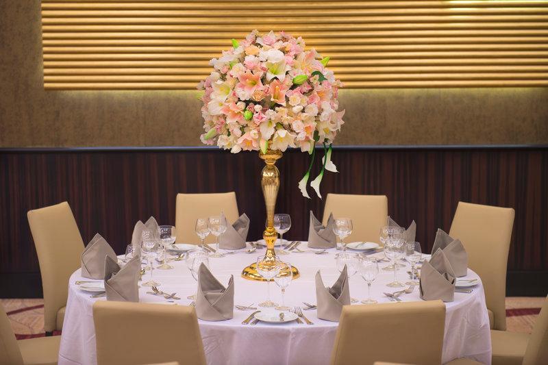 Crowne Plaza Riyadh - Rdc Hotel & Convention By Ihg מראה חיצוני תמונה A table set for a formal dinner